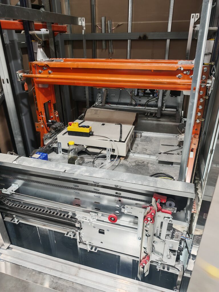 Kabina lifta i elektronika